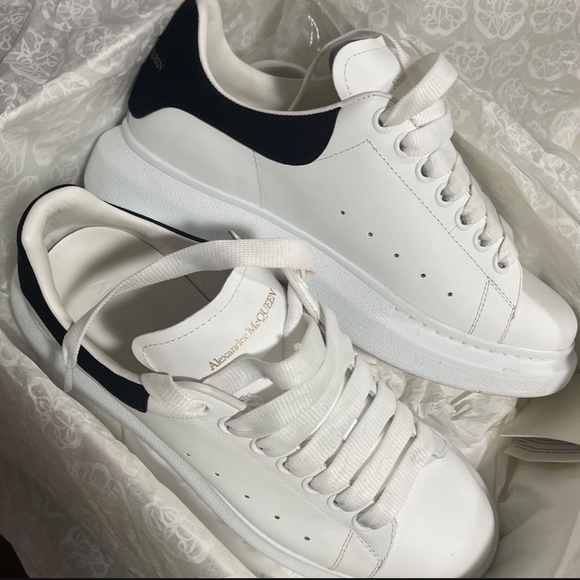 Alexander McQueen - Picture 2 of 5